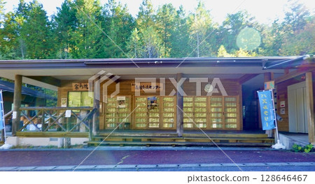 長野縣木曾郡上松町赤澤自然休養林赤澤森林交流中心大樓一景 長野縣木曾郡上松町赤澤自然休養林赤澤森林交流中心大樓一景 128646467