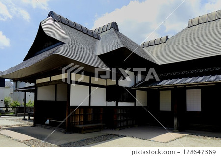 The exterior of a traditional Japanese mansion 128647369
