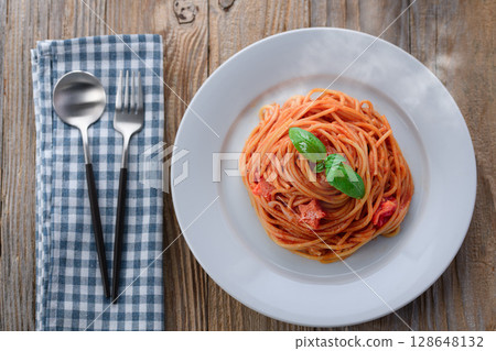 Easy remake using leftover chicken wings stewed in tomato sauce! Homemade pasta Easy remake using leftover chicken wings stewed in tomato sauce! Homemade pasta 128648132