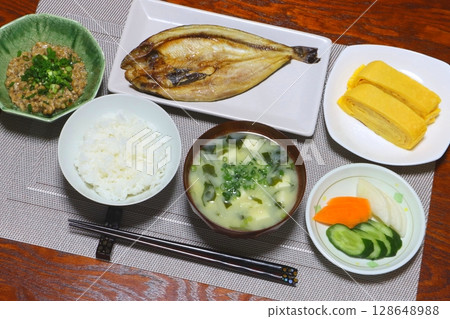 日本料理（早餐和午餐圖） 128648988