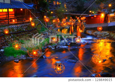 Hot water light (Kurokawa Onsen, Minamioguni Town, Kumamoto Prefecture) Hot water light (Kurokawa Onsen, Minamioguni Town, Kumamoto Prefecture) 128649015