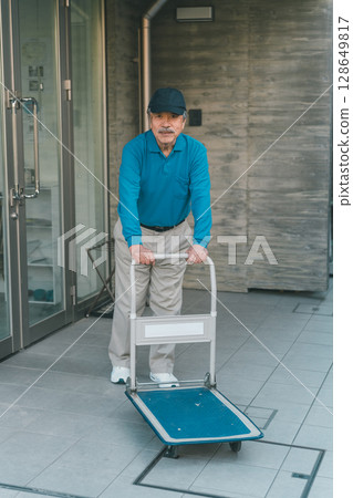 senior, male, man 128649817