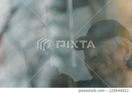 銀髮族 男人 男 128649822