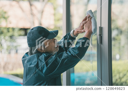 銀髮族 男人 男 128649823