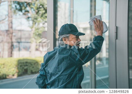 銀髮族 男人 男 128649826