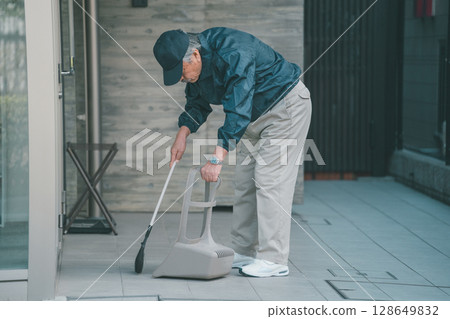 senior, Cleaning Staff, gents 128649832