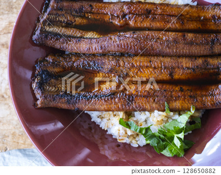 美味烤天然鰻魚蓋飯 128650882