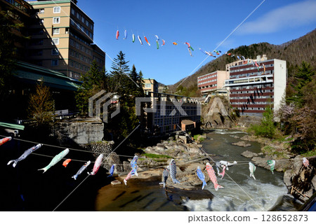 札幌定山溪溫泉區的鯉魚旗 128652873