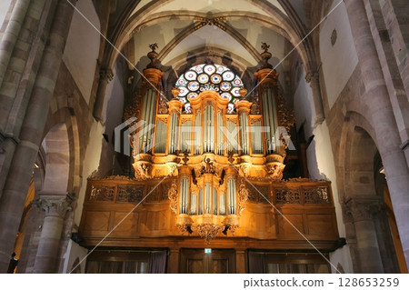 Pipe organ of the Protestant church of Saint-Pierre-le-Jeune in Strasbourg 128653259