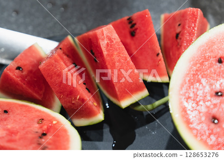美味的日本夏季水果：西瓜、甜瓜、杏桃和果醬 128653276