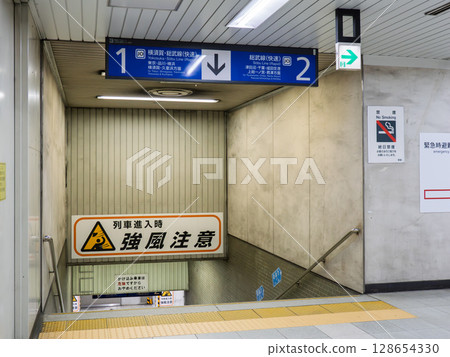 列車接近地鐵月台時請注意強風（JR馬喰町站） 128654330