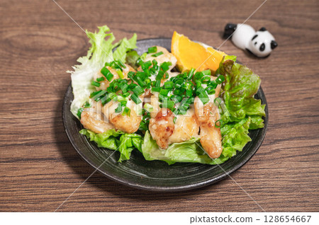 雞胸肉佐以軟雞肉蛋黃醬 128654667
