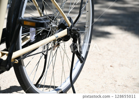 Bicycle parts close-up: High resolution mechanical details 128655011
