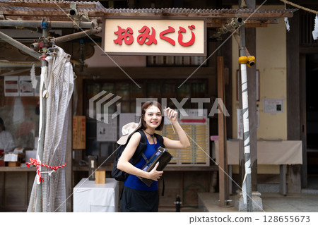 Inbound tourists drawing fortune slips Inbound tourists drawing fortune slips 128655673