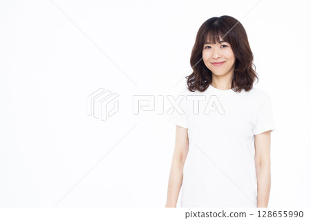 微笑的家庭主婦 128655990