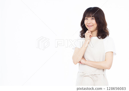 Housewife thinking with a smile 128656083