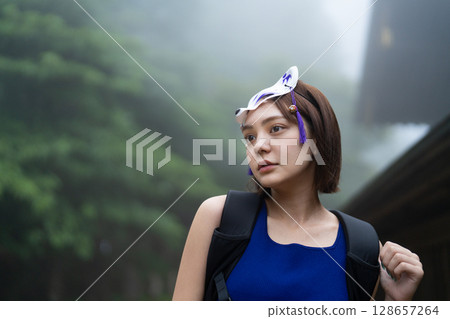 戴著狐狸面具的女人 128657264