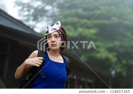 戴著狐狸面具的女人 128657265