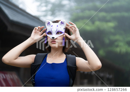 戴著狐狸面具的女人 128657266
