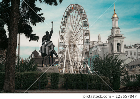 Ferris wheel and Bohdan Khmelnytsky monument on Kontraktova Square, Kyiv, Ukraine 128657847