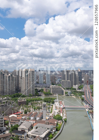 空拍上海蘇州河畔的城市景觀 128657966