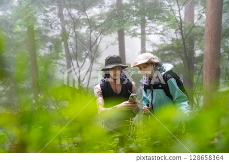 Inbound couple hiking 128658364