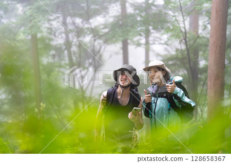 Inbound couple hiking Inbound couple hiking 128658367