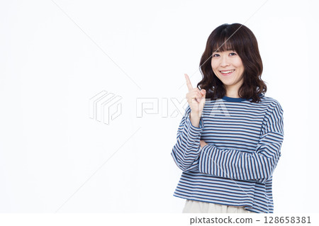 woman pointing finger woman pointing finger 128658381
