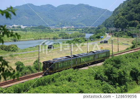 [JR West] Kiha 189 Series 7000 Limited Express "Hanaakari" (Sanyo Main Line: Wake - Kumayama) 128659056