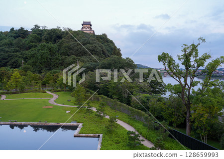 A photo of the castle and its interior taken from Hotel Indigo Inuyama Urakuen, adjacent to the national treasure Inuyama Castle. A photo of the castle and its interior taken from Hotel Indigo Inuyama Urakuen, adjacent to the national treasure Inuyama Castle. 128659993