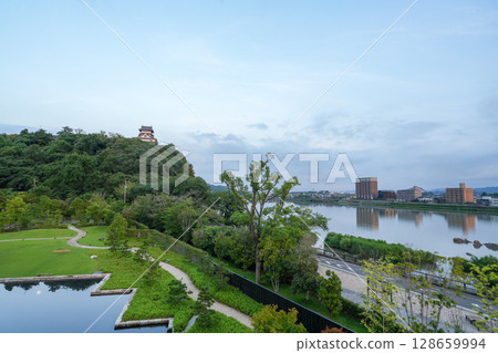 A photo of the castle and its interior taken from Hotel Indigo Inuyama Urakuen, adjacent to the national treasure Inuyama Castle. A photo of the castle and its interior taken from Hotel Indigo Inuyama Urakuen, adjacent to the national treasure Inuyama Castle. 128659994