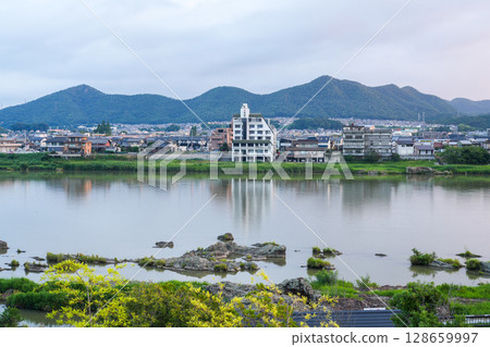 A photo of the castle and its interior taken from Hotel Indigo Inuyama Urakuen, adjacent to the national treasure Inuyama Castle. 128659997