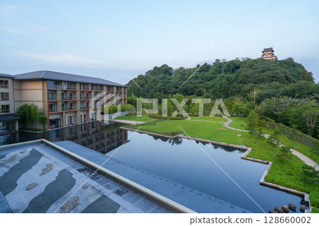 A photo of the castle and its interior taken from Hotel Indigo Inuyama Urakuen, adjacent to the national treasure Inuyama Castle. 128660002