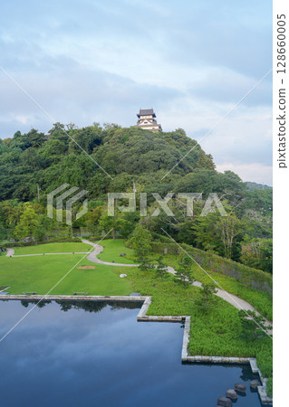 這是從毗鄰國寶犬山城的犬山有樂園英迪格酒店 (Hotel Indigo Inuyama Urakuen) 拍攝的城堡及其內部的照片。 128660005