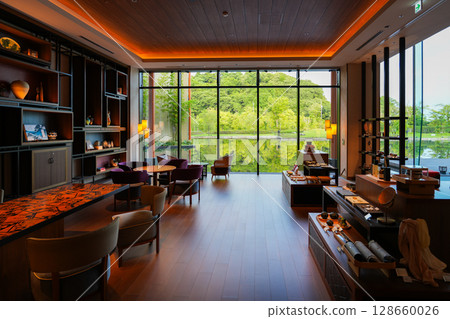 A photo of the castle and its interior taken from Hotel Indigo Inuyama Urakuen, adjacent to the national treasure Inuyama Castle. A photo of the castle and its interior taken from Hotel Indigo Inuyama Urakuen, adjacent to the national treasure Inuyama Castle. 128660026