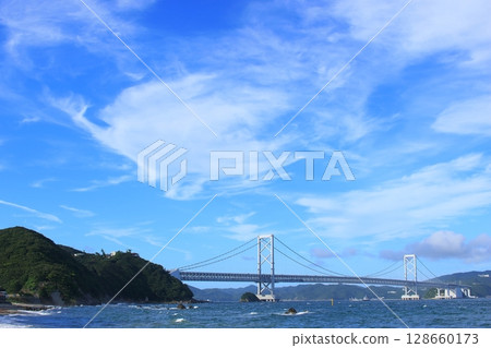 大鳴門橋，連接淡路島和德島縣的一座吊橋 128660173