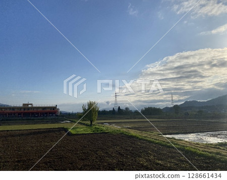 南魚沼市關市田園風光 128661434
