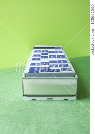 一盒名片(按字母順序排列) 一盒名片(按字母順序排列) 128661590