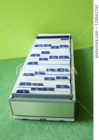 一盒名片(按字母順序排列) 一盒名片(按字母順序排列) 128661592