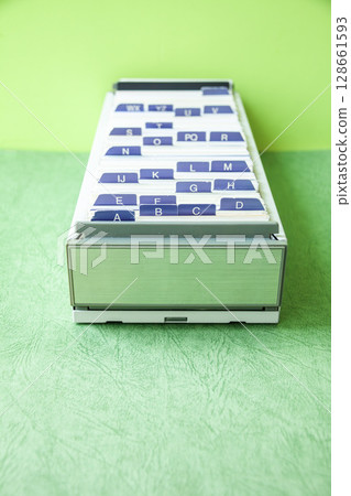 一盒名片(按字母順序排列) 一盒名片(按字母順序排列) 128661593