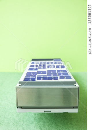 一盒名片(按字母順序排列) 一盒名片(按字母順序排列) 128661595