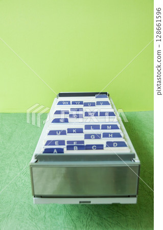 一盒名片(按字母順序排列) 一盒名片(按字母順序排列) 128661596