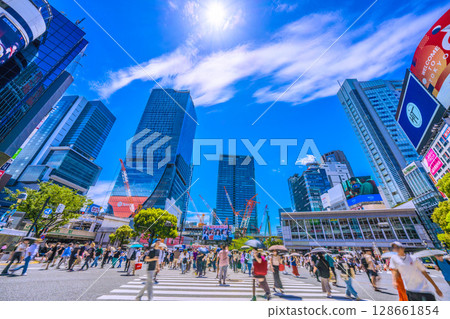 Tokyo cityscape in July... Inbound tourism continues. Shibuya Scramble Crossing crowded with foreign tourists... = 20th 128661854