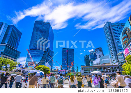 Tokyo cityscape in July... Inbound tourism continues. Shibuya Scramble Crossing crowded with foreign tourists... = 20th 128661855
