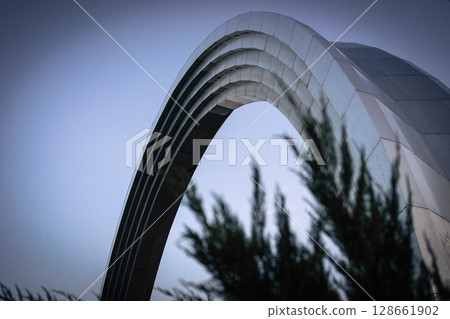 Ukraine, Kiev, 5 October 2023. arch of friendship of peoples 128661902