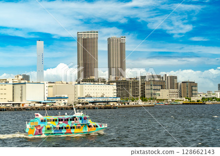 噴射快艇和摩天大樓 128662143