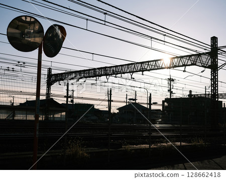 Urban sunset 128662418