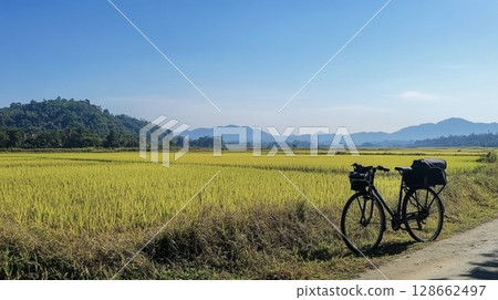 鄉村風景和自行車 128662497