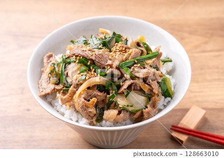 牛肉烤肉碗 128663010