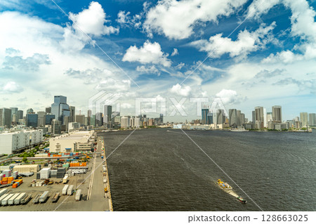 從彩虹橋眺望芝浦倉庫及建築物 128663025